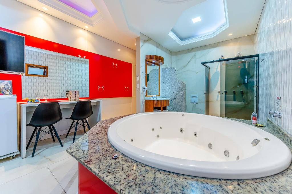 Amy Motel Blumenau com Jacuzzi no Quarto