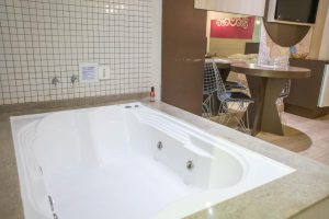 Banheira de Hidromassagem no Quarto Luna's Motel Sumaré