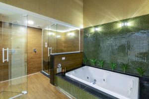 Luzes Motel Suzano com Banheira de Hidromassagem no Quarto