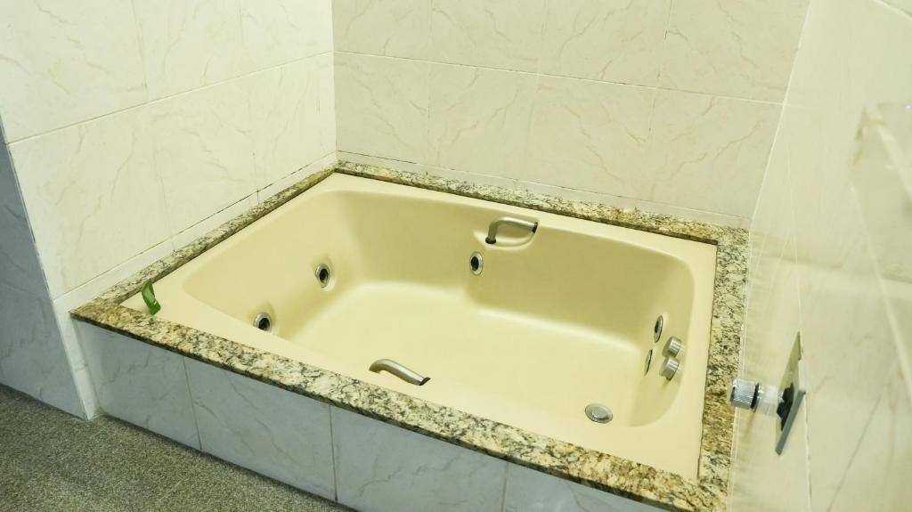 Midway Motel Lapa com Hidro no Quarto Midway Motel Lapa com Hidro no Quarto