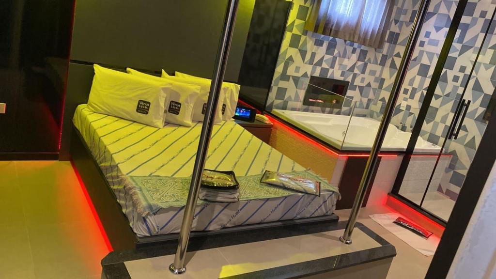 Quarto com Hidro Vênus Inn Motel Poá