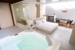 Suite com Banheira de Hidro Florianópolis Zaya Motel Premium
